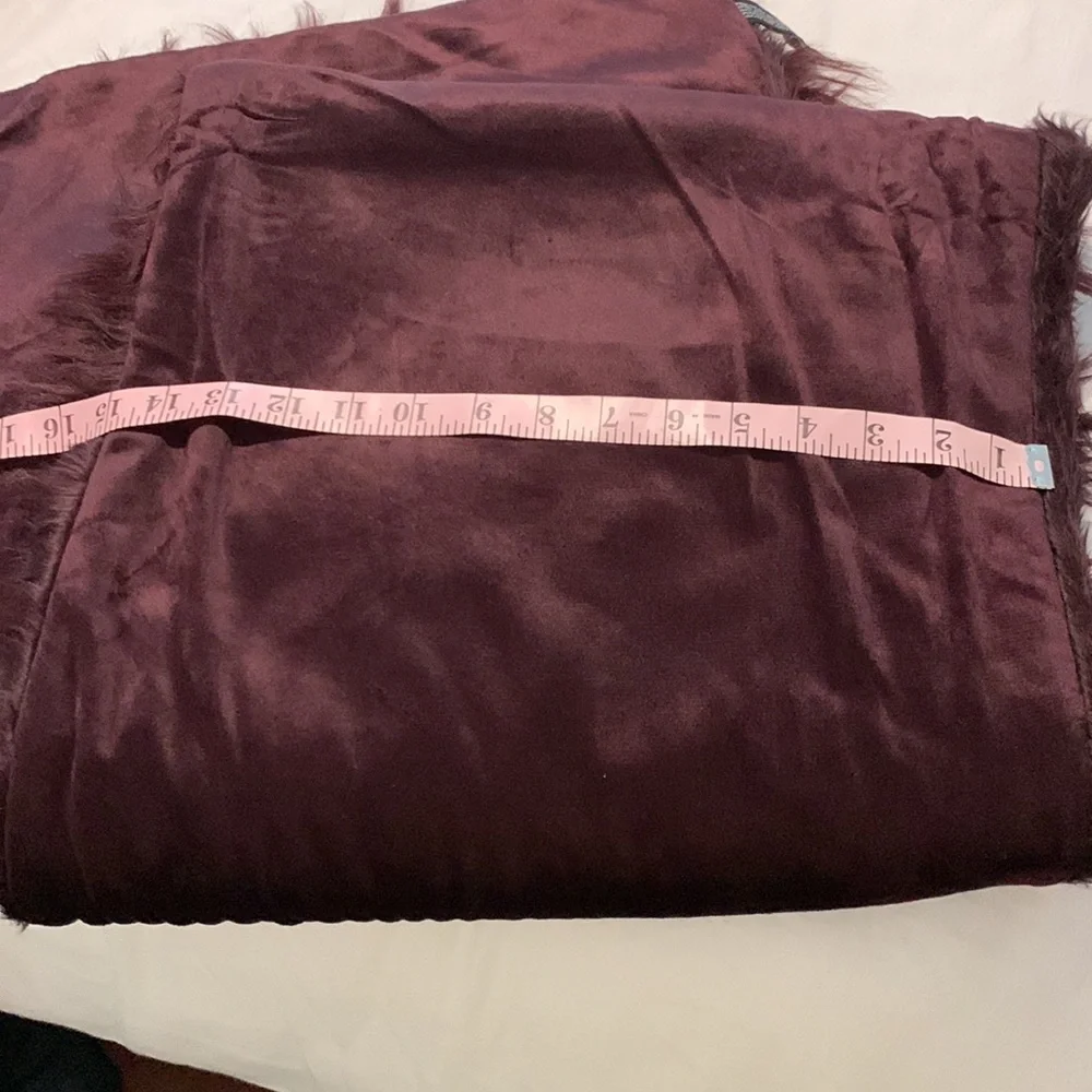 NWOT TAHARI Table Runner